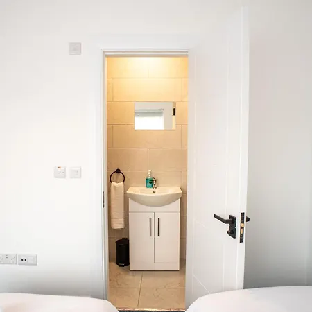 Westwood Court Guest house *