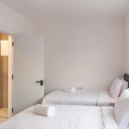 Westwood Court Guest house *